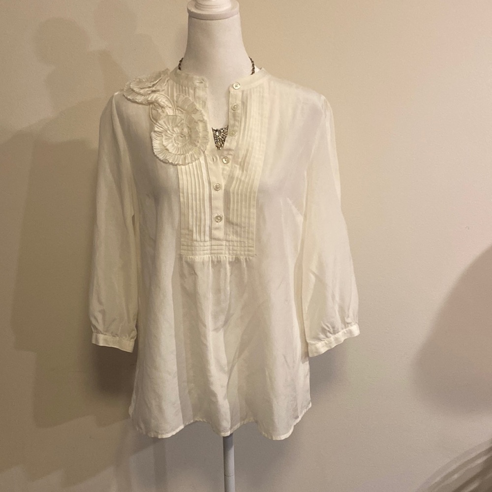 Banana Republic NWOT flower fabric swirl heritage blouse white 3/4 sleeves  M